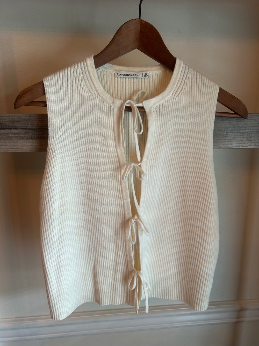 Abercrombie & Fitch Cream Ribbed Sleeveless Tie-Front Tank